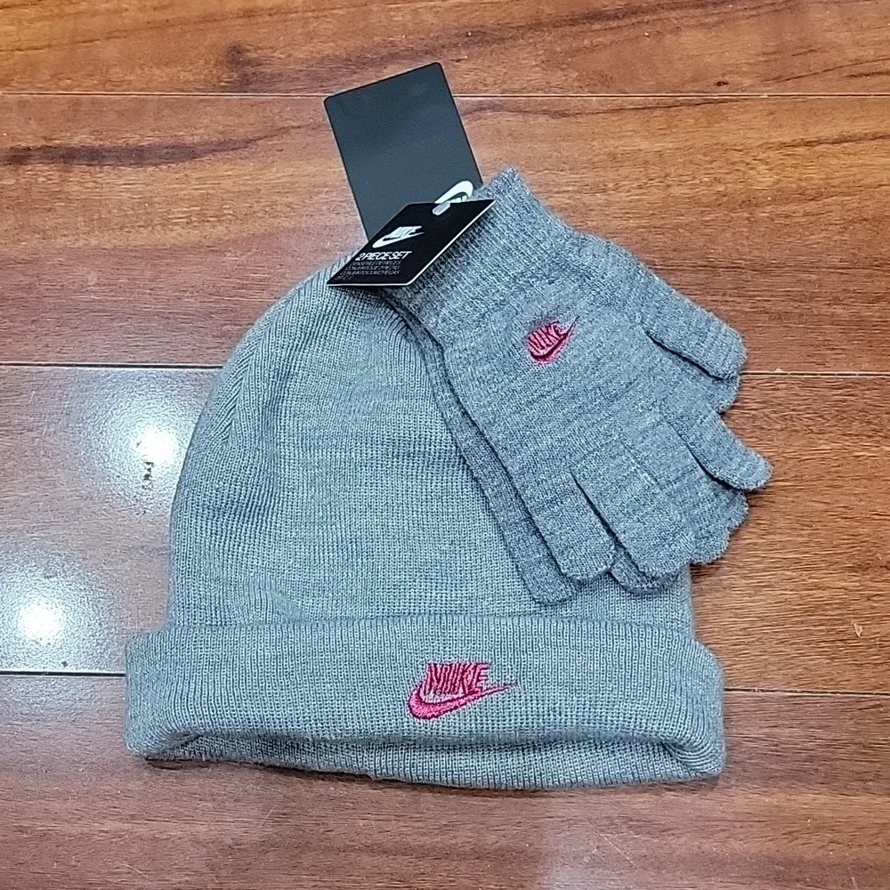 NWT Kids Nike Hat and glove set